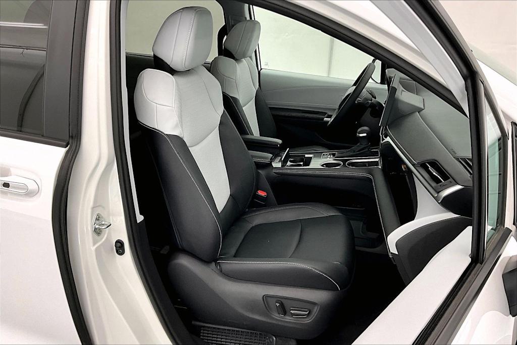 Thumbnail: 2025 Toyota Sienna - 21