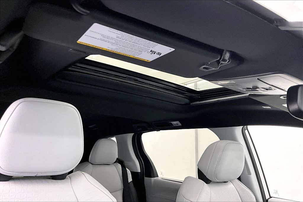 Thumbnail: 2025 Toyota Sienna - 30