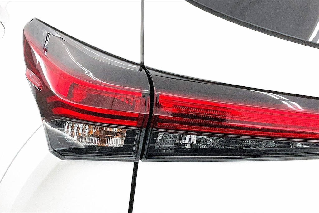 Thumbnail: 2023 Toyota Highlander - 32