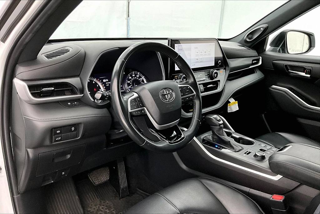 Thumbnail: 2023 Toyota Highlander - 2