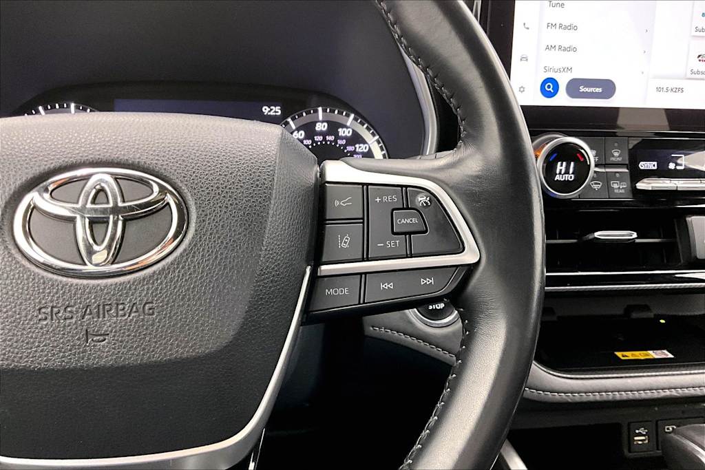 Thumbnail: 2023 Toyota Highlander - 25