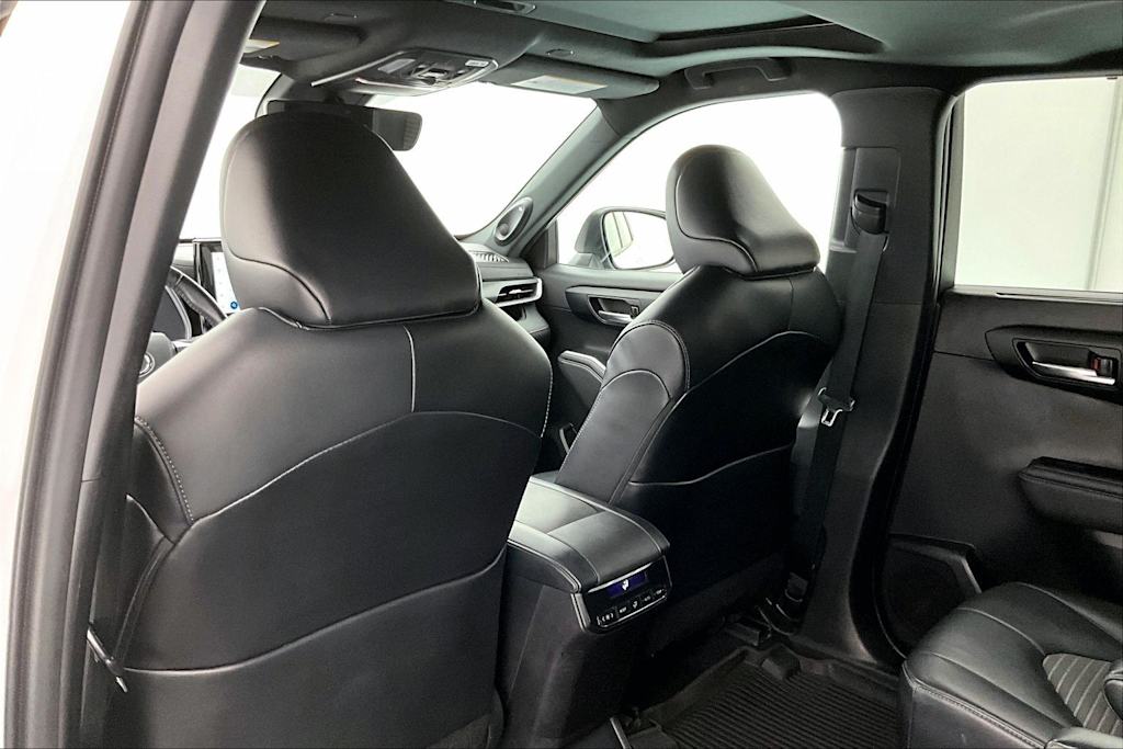 Thumbnail: 2023 Toyota Highlander - 13