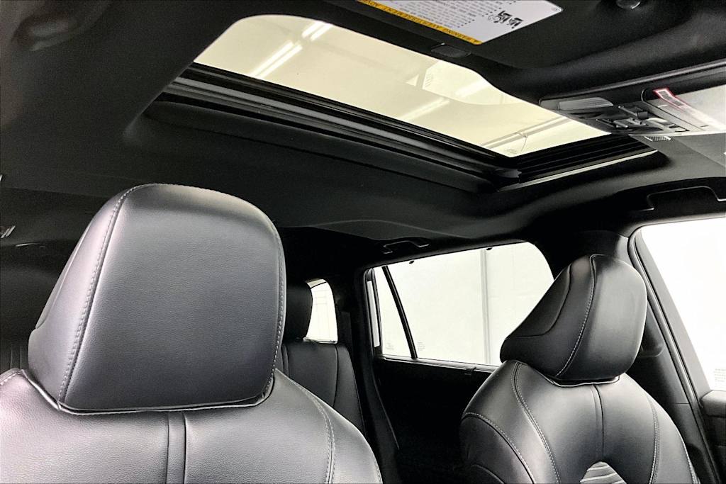 Thumbnail: 2023 Toyota Highlander - 30
