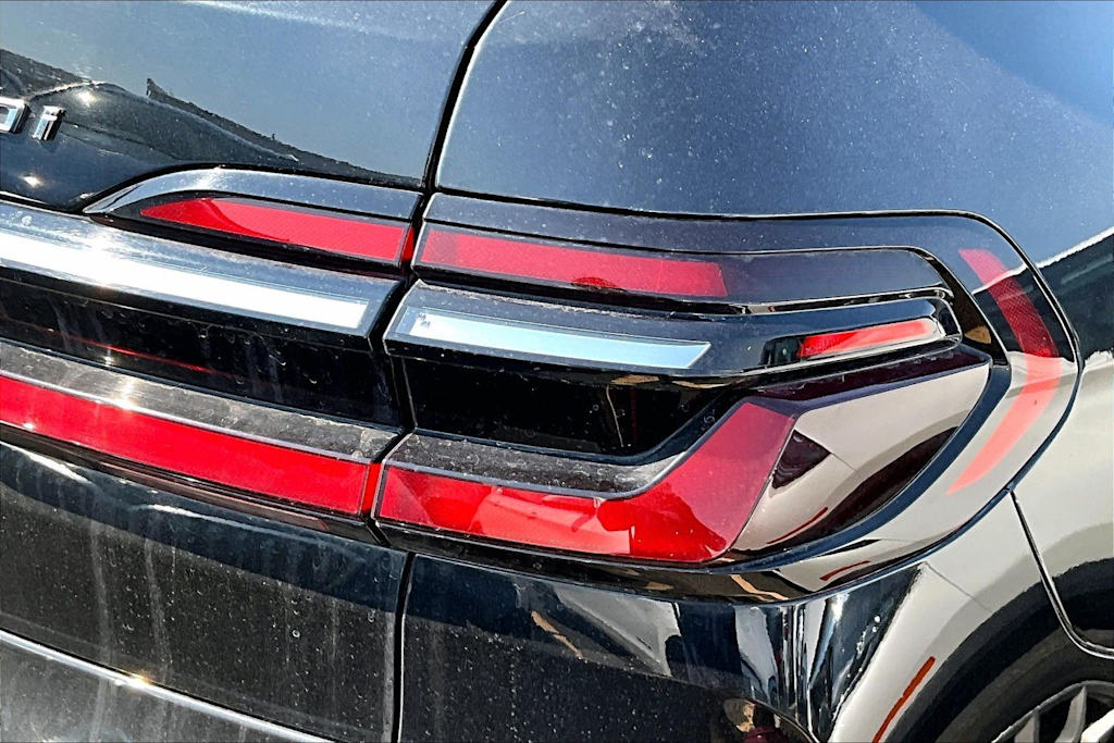 Thumbnail: 2024 BMW X7 - 13