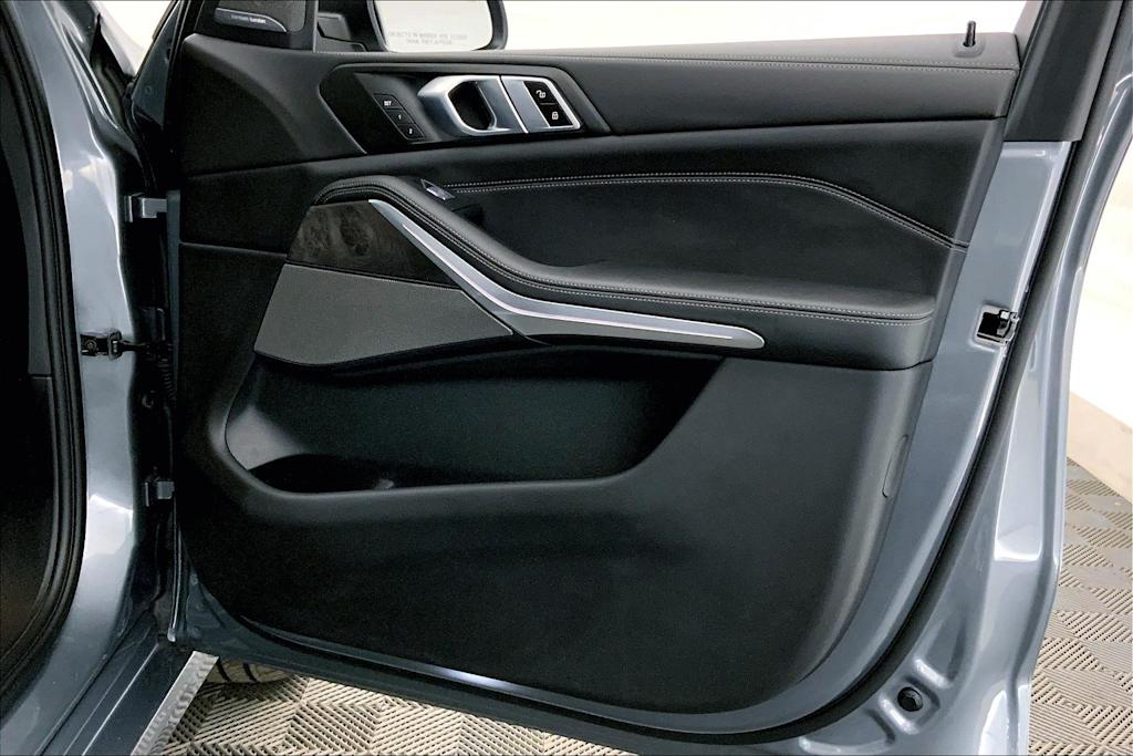 Thumbnail: 2024 BMW X7 - 28