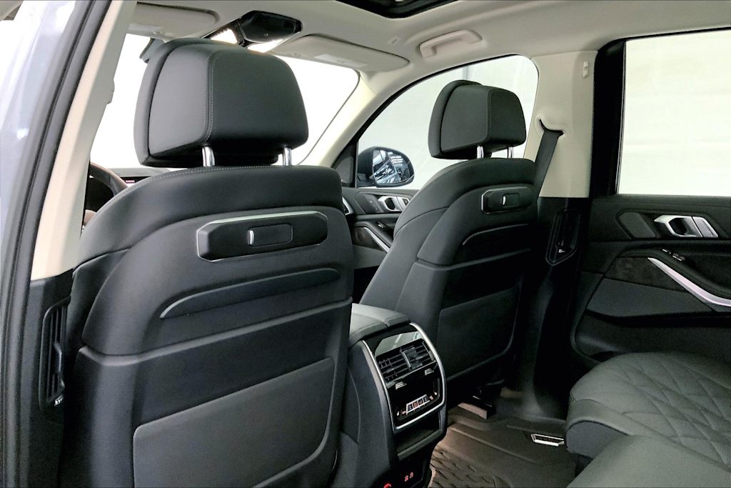 Thumbnail: 2024 BMW X7 - 13