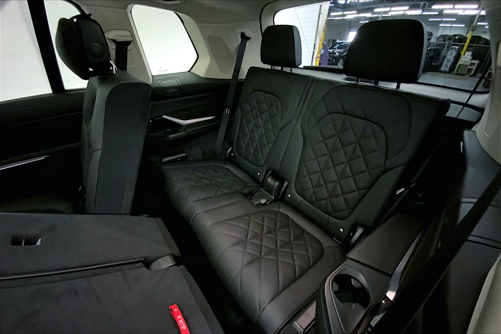 Thumbnail: 2024 BMW X7 - 29