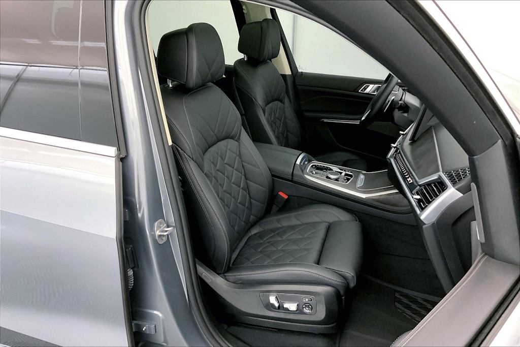 Thumbnail: 2024 BMW X7 - 12