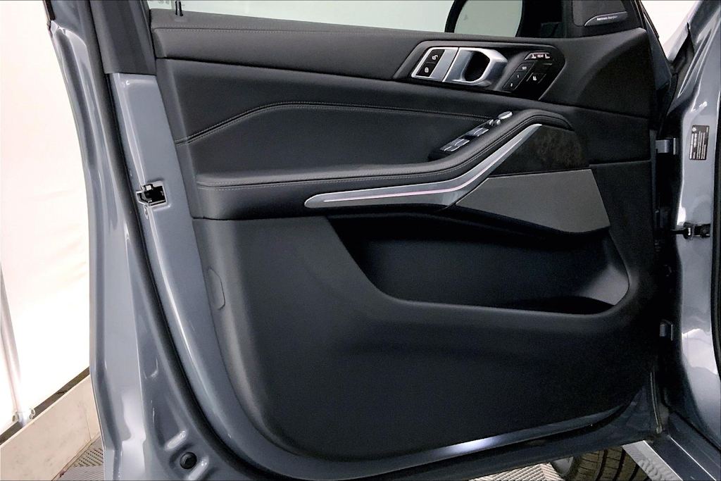 Thumbnail: 2024 BMW X7 - 27