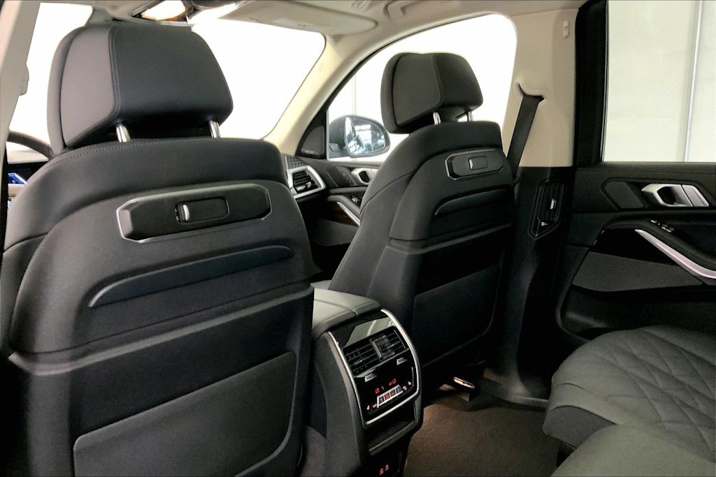 Thumbnail: 2024 BMW X7 - 13