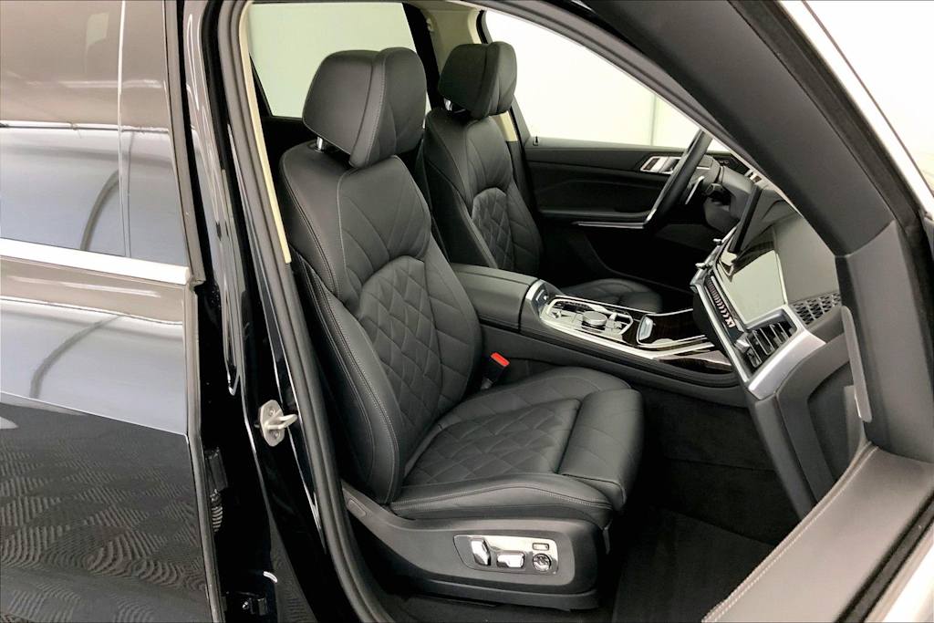 Thumbnail: 2024 BMW X7 - 12