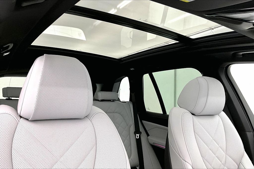Thumbnail: 2026 BMW X5 - 30
