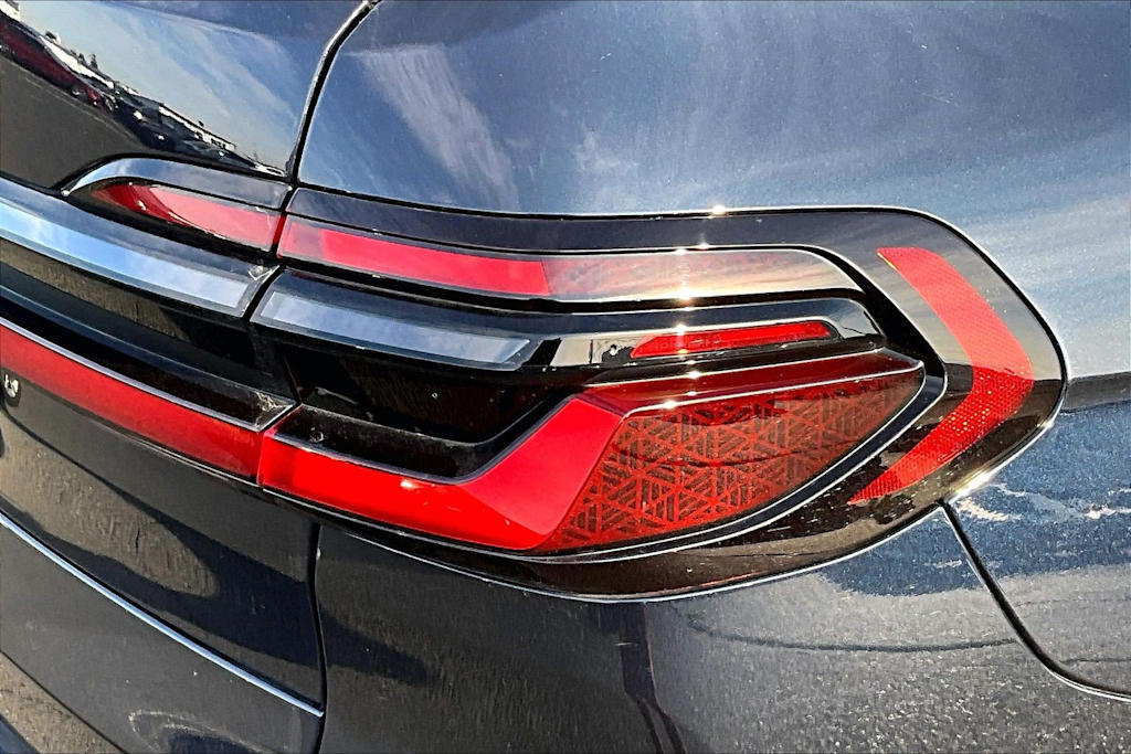 Thumbnail: 2026 BMW X7 - 12