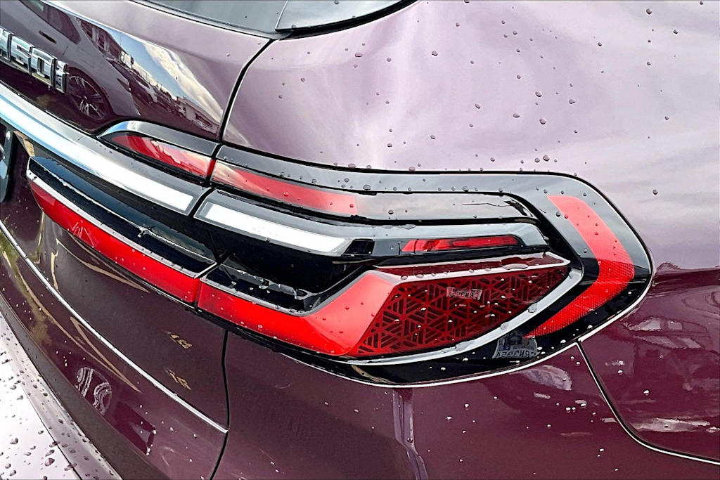 Thumbnail: 2025 BMW X7 - 13