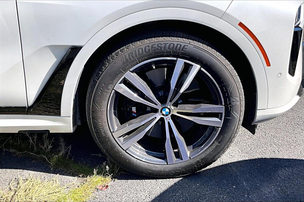 Thumbnail: 2025 BMW X7 - 15