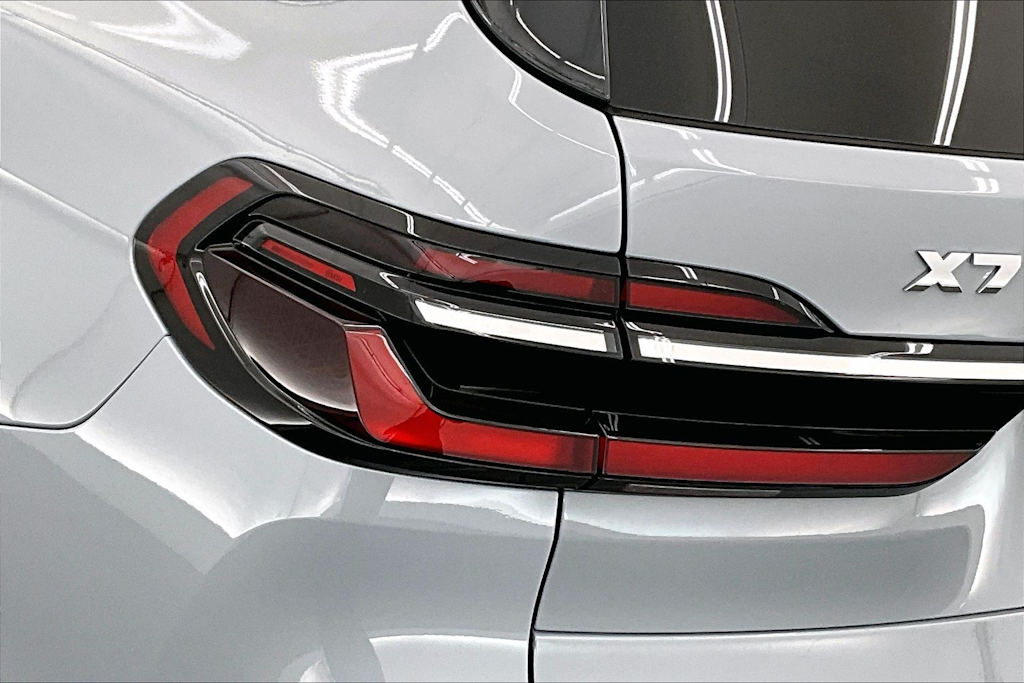 Thumbnail: 2026 BMW X7 - 31