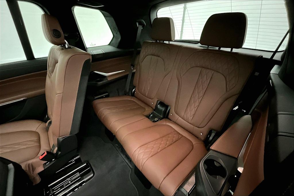 Thumbnail: 2026 BMW X7 - 28