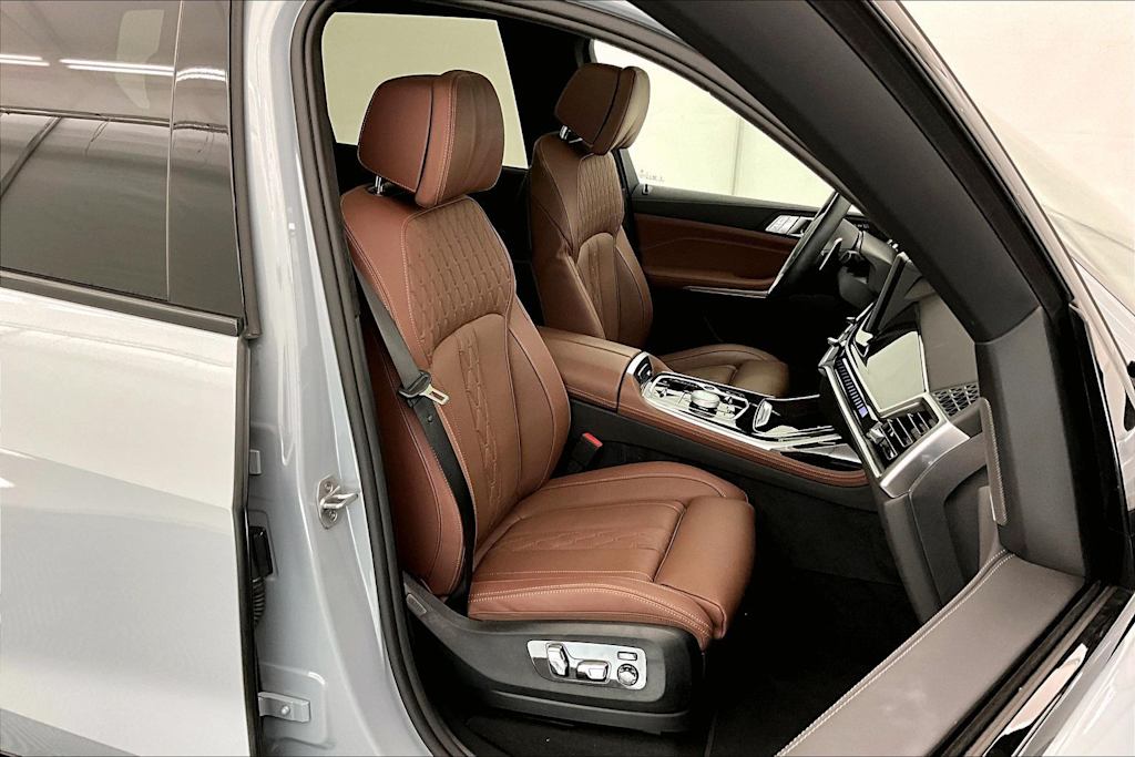 Thumbnail: 2026 BMW X7 - 12