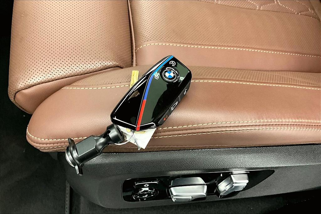 Thumbnail: 2026 BMW X7 - 19