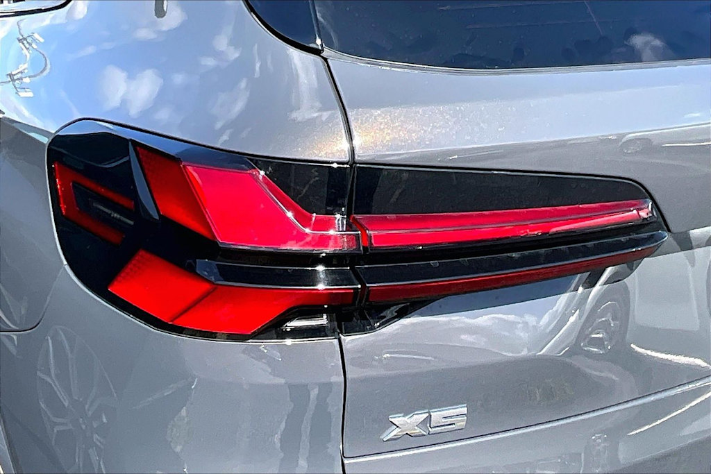 Thumbnail: 2025 BMW X5 - 15