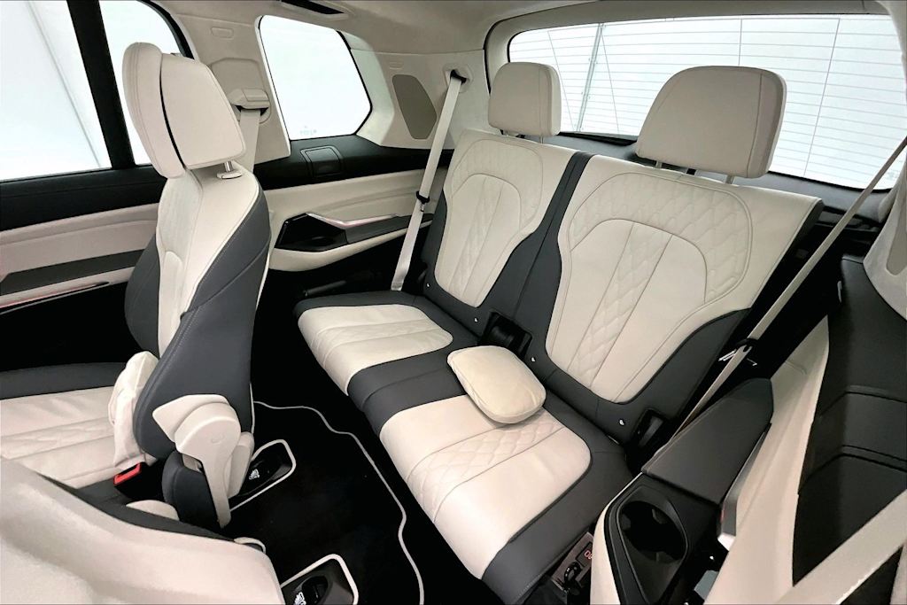 Thumbnail: 2026 BMW X7 - 13