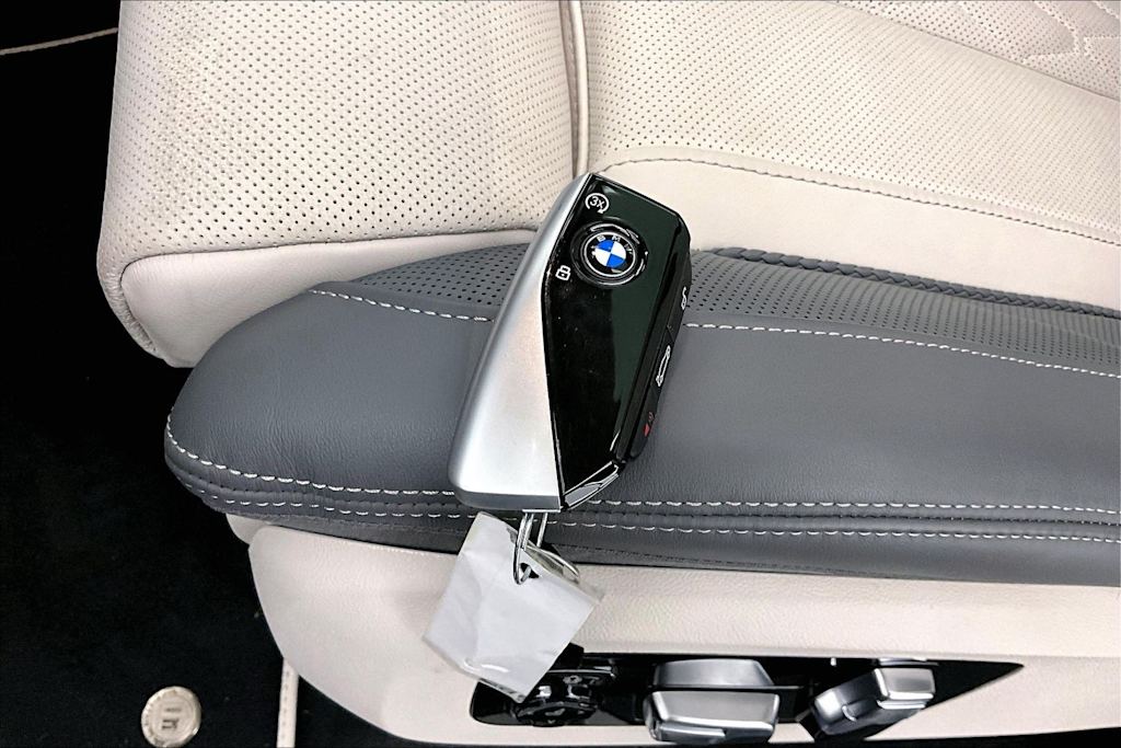 Thumbnail: 2026 BMW X7 - 20