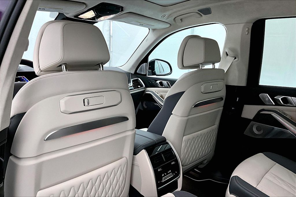 Thumbnail: 2026 BMW X7 - 12