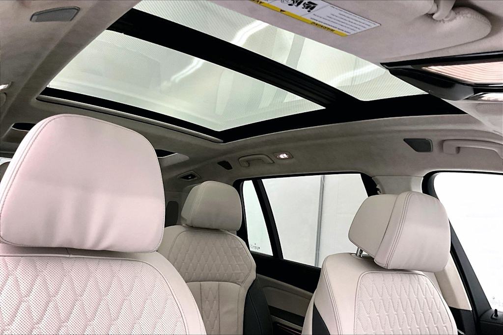 Thumbnail: 2026 BMW X7 - 30