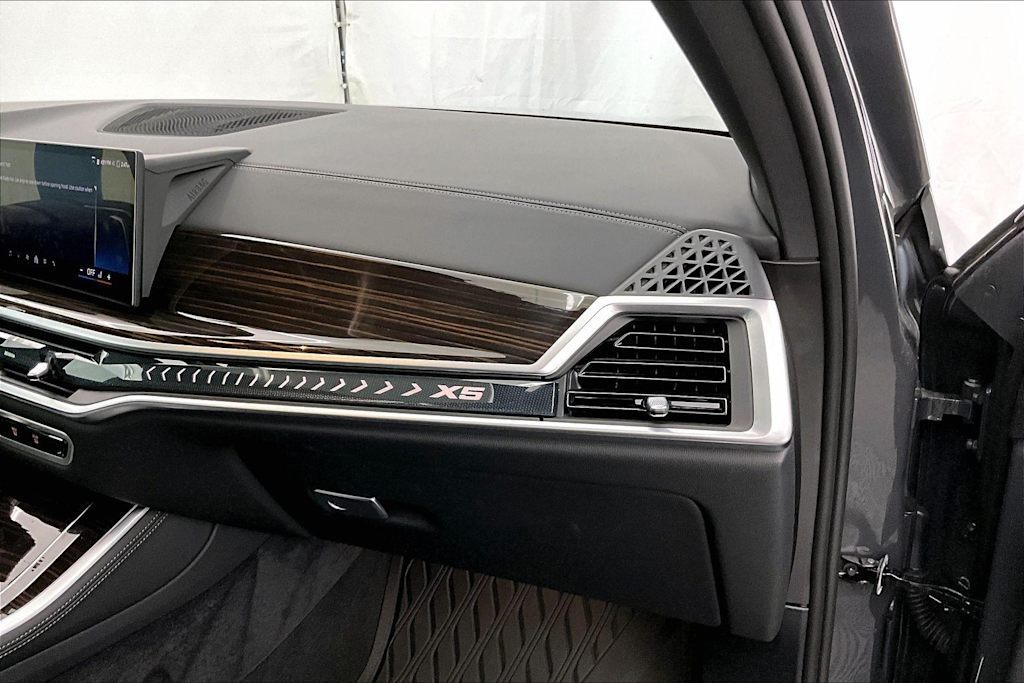 Thumbnail: 2026 BMW X5 - 23