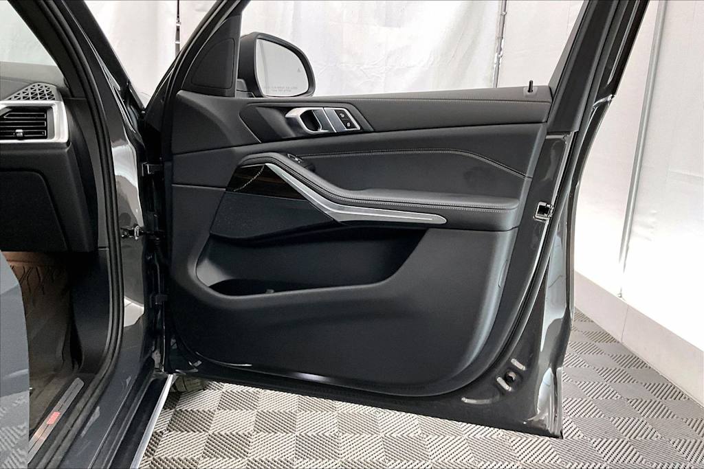 Thumbnail: 2026 BMW X5 - 28