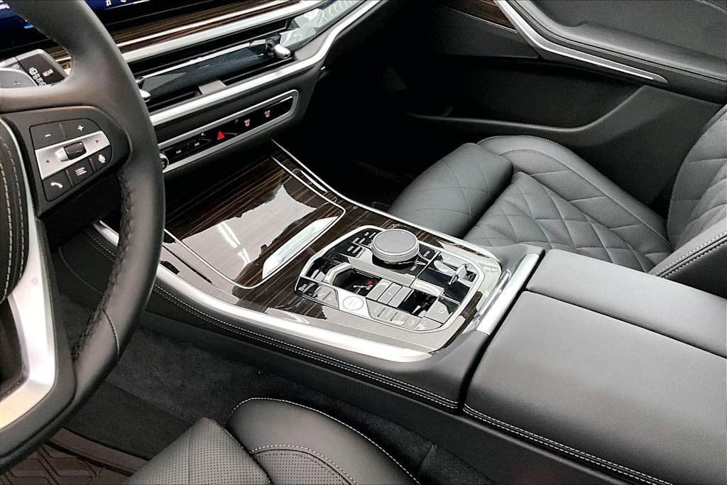 Thumbnail: 2026 BMW X5 - 17