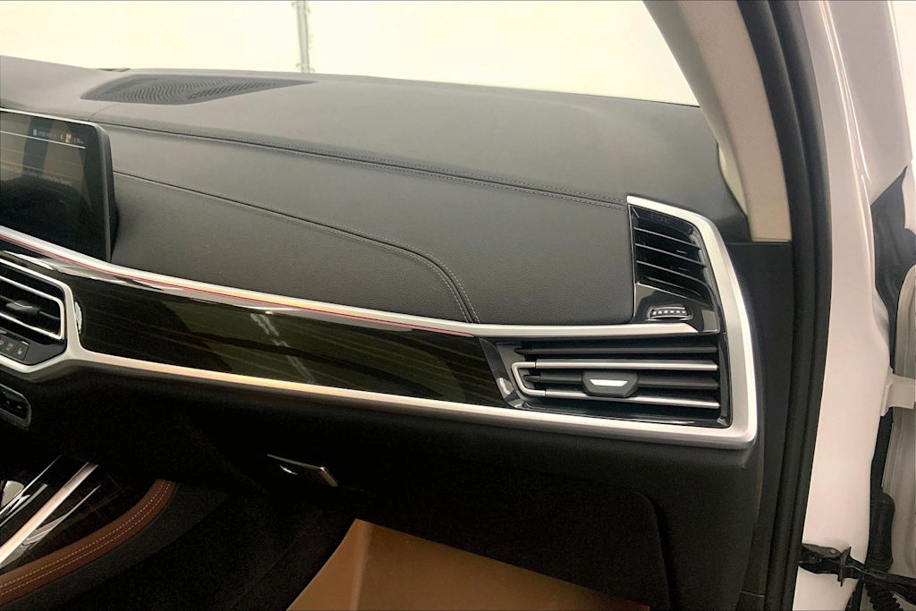 Thumbnail: 2021 BMW X7 - 16