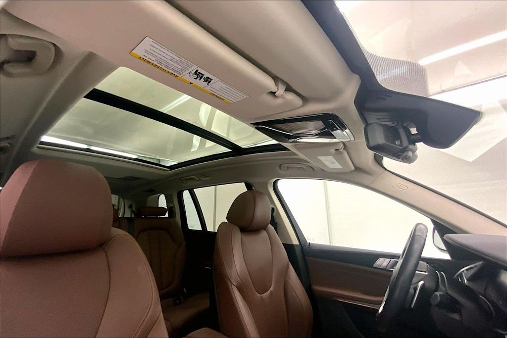 Thumbnail: 2021 BMW X7 - 30