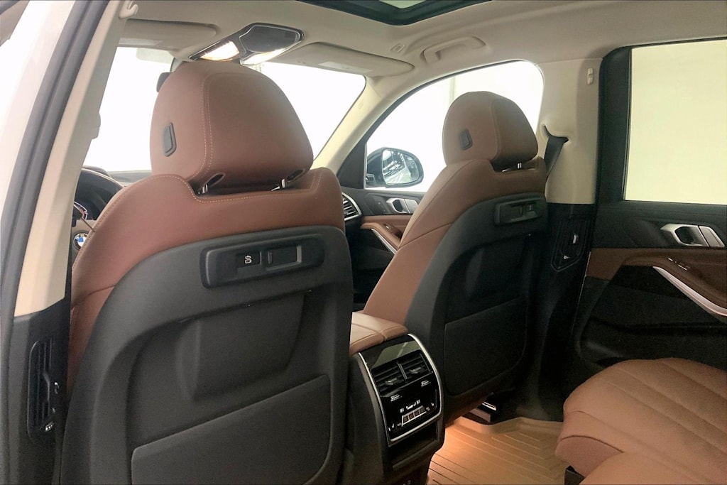 Thumbnail: 2021 BMW X7 - 13