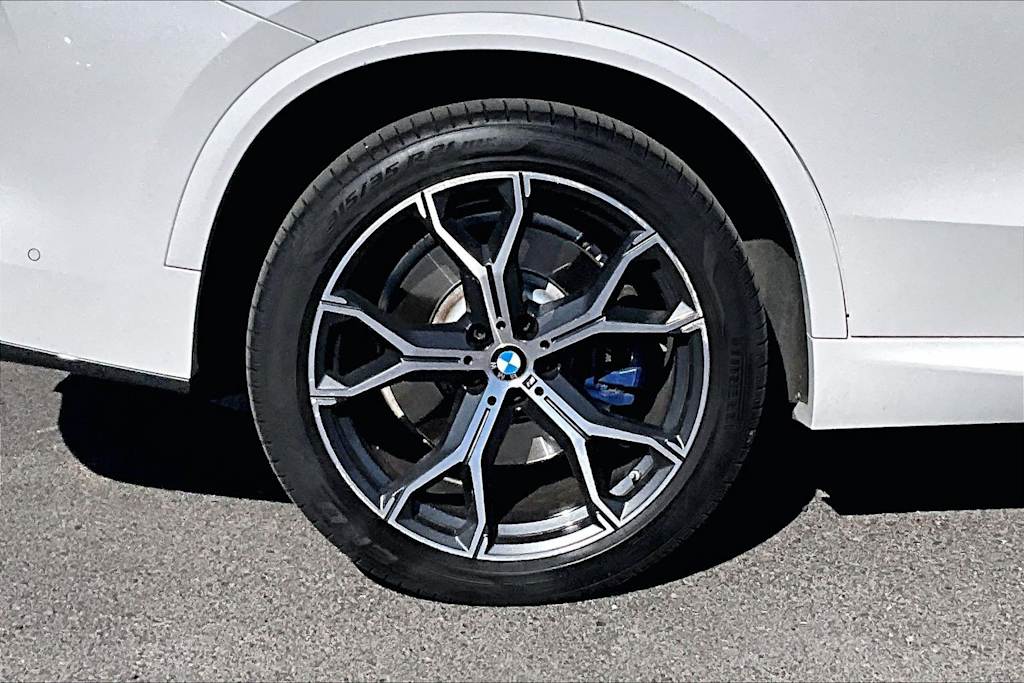 Thumbnail: 2022 BMW X5 - 21