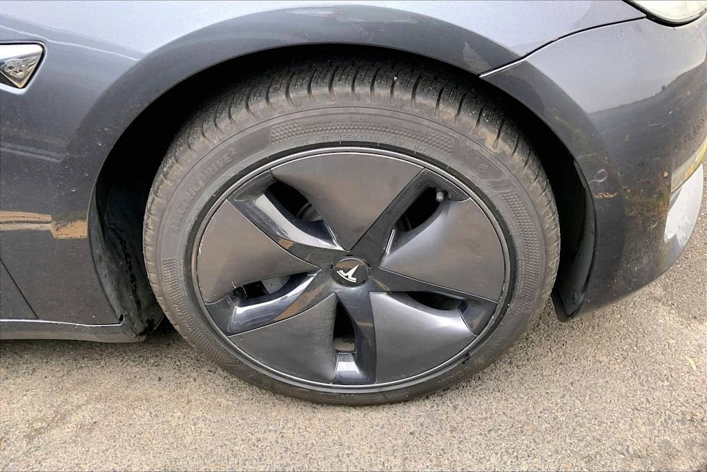 Thumbnail: 2018 Tesla Model 3 - 15