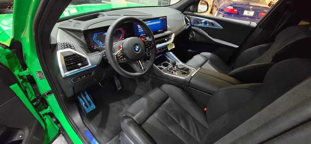 2024 BMW XM  2