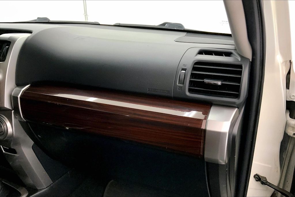 Thumbnail: 2016 Toyota 4Runner - 24