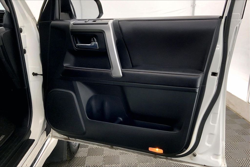 Thumbnail: 2016 Toyota 4Runner - 28