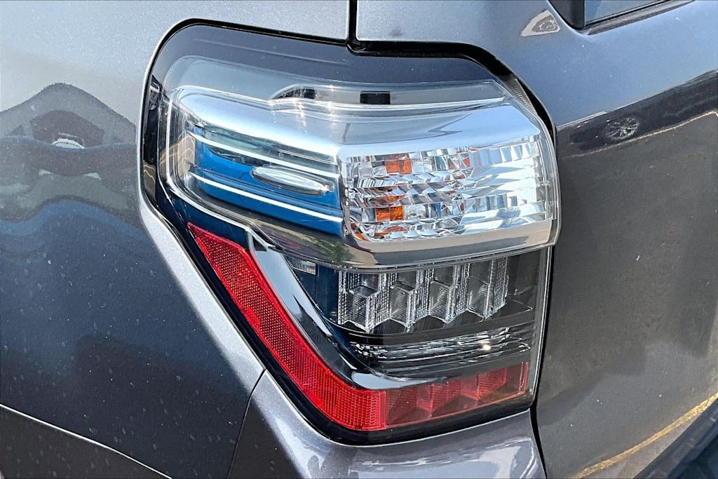 Thumbnail: 2017 Toyota 4Runner - 13