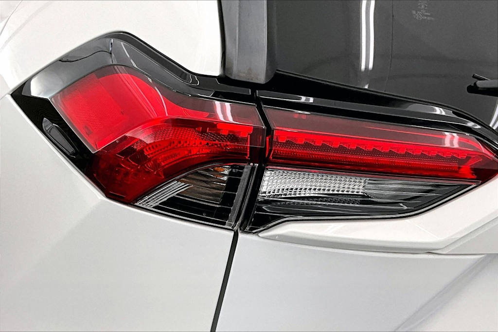 Thumbnail: 2021 Toyota RAV4 - 32