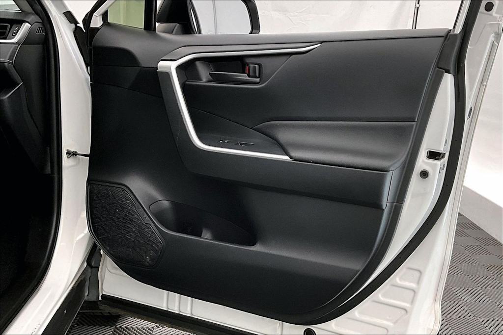 Thumbnail: 2021 Toyota RAV4 - 28