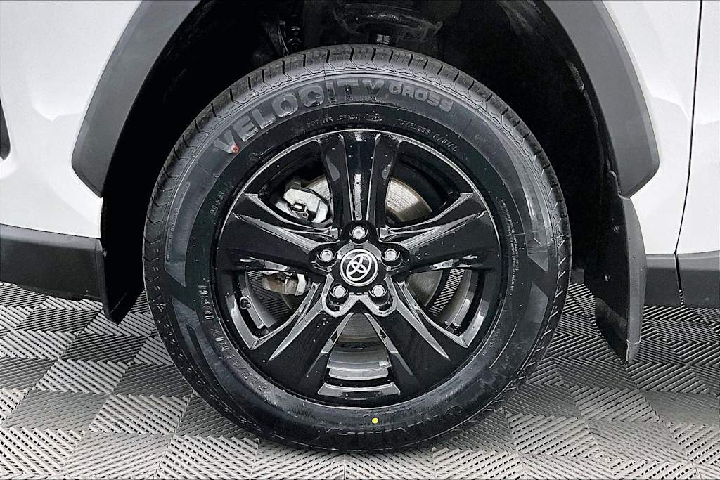 Thumbnail: 2021 Toyota RAV4 - 8