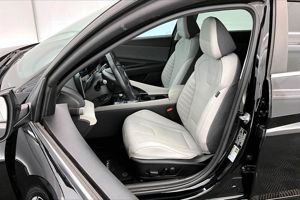 Thumbnail: 2023 Hyundai Elantra - 11