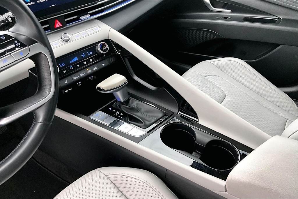 Thumbnail: 2023 Hyundai Elantra - 17