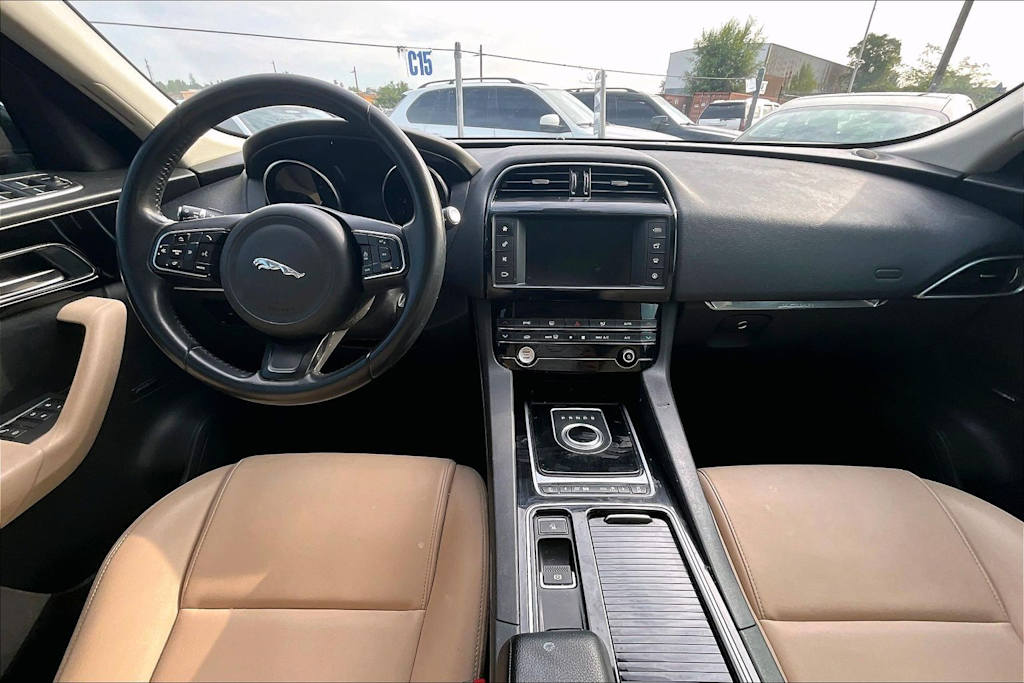 Thumbnail: 2018 Jaguar F-Pace - 10