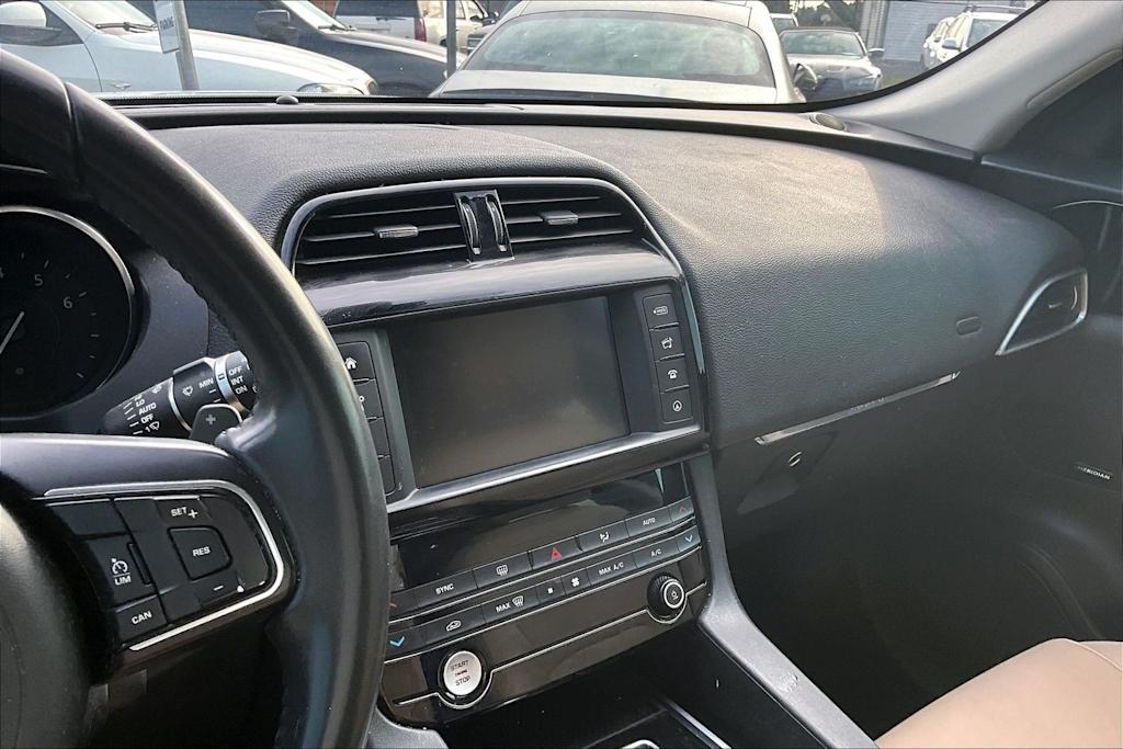 Thumbnail: 2018 Jaguar F-Pace - 15