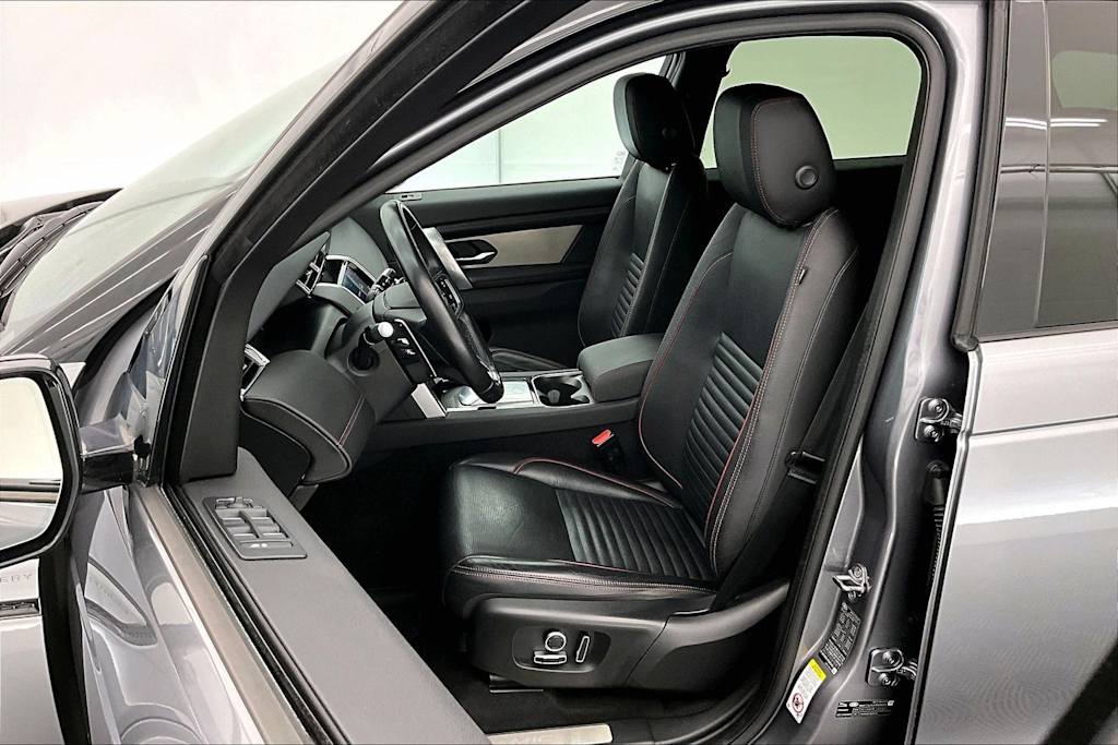 Thumbnail: 2022 Land Rover Discovery Sport - 11