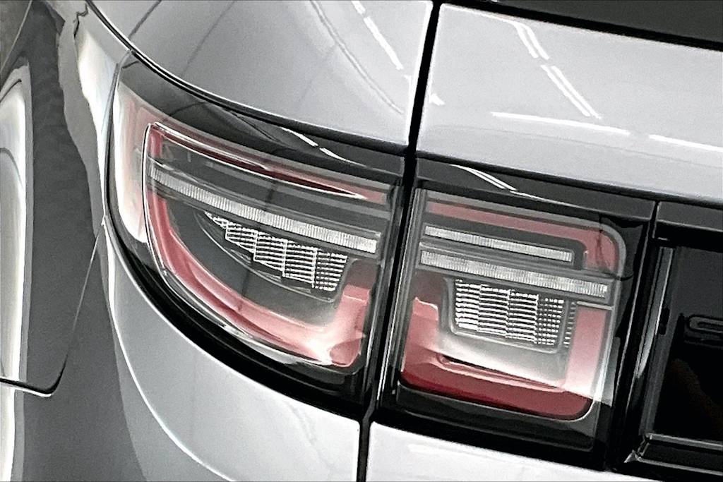 Thumbnail: 2022 Land Rover Discovery Sport - 32