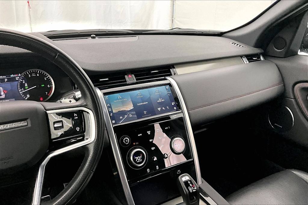 Thumbnail: 2022 Land Rover Discovery Sport - 15